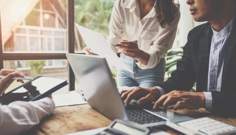 Se puede ejercer como abogado y contador al mismo tiempo en México