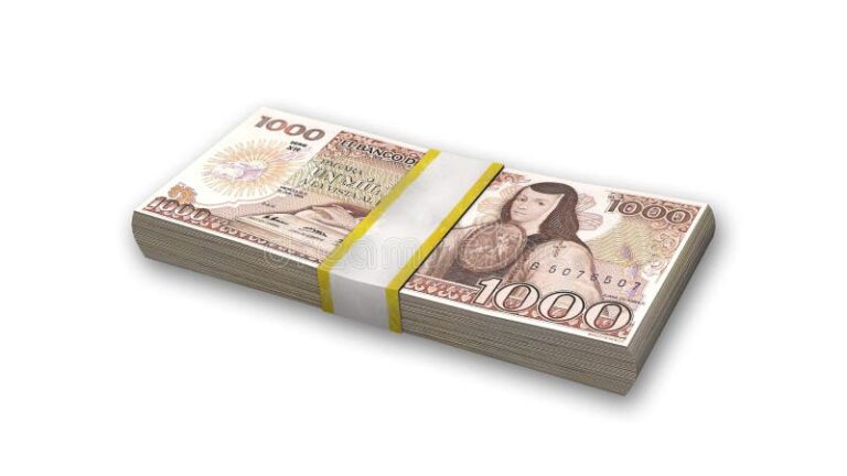 Cuánto dinero representan dos salarios mínimos mensuales en México 2 billetes mexicanos apilados sobre superficie blanca