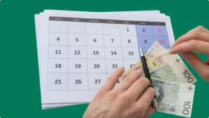 mano contando dinero con calendario laboral mexico