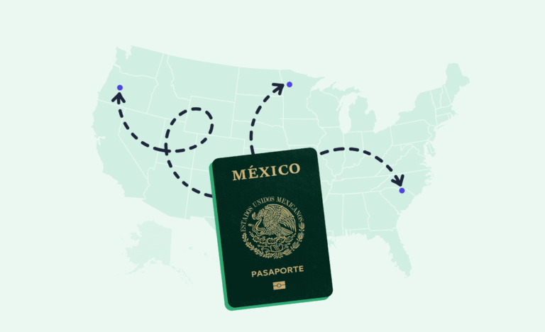pasaporte mexicano abierto sobre mapa de mexico