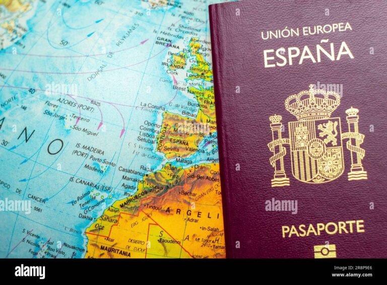 pasaportes y mapa de espana y mexico