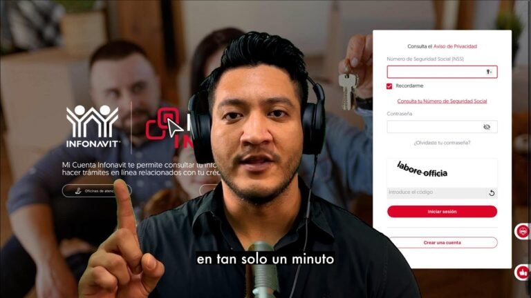 persona usando computadora con mi cuenta infonavit abierta