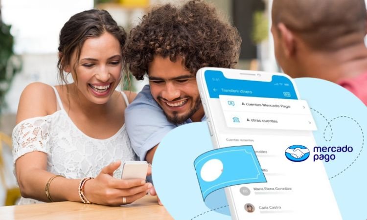 persona usando tarjeta mercado pago en tienda