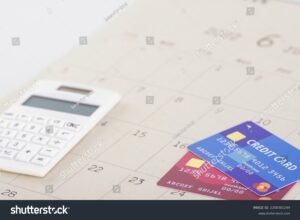 tarjeta de credito con calendario y calculadora