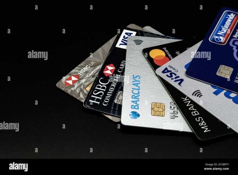 tarjetas de credito y debito apiladas