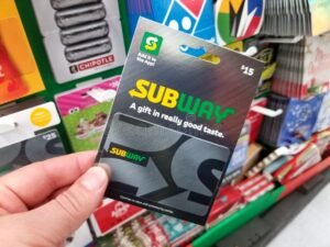 Qué tarjetas acepta el Metro de Ciudad de México para el pago 21 tarjetas de pago sobre fondo de metro moderno