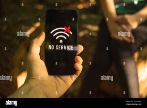 telefono celular perdido en manos humanas